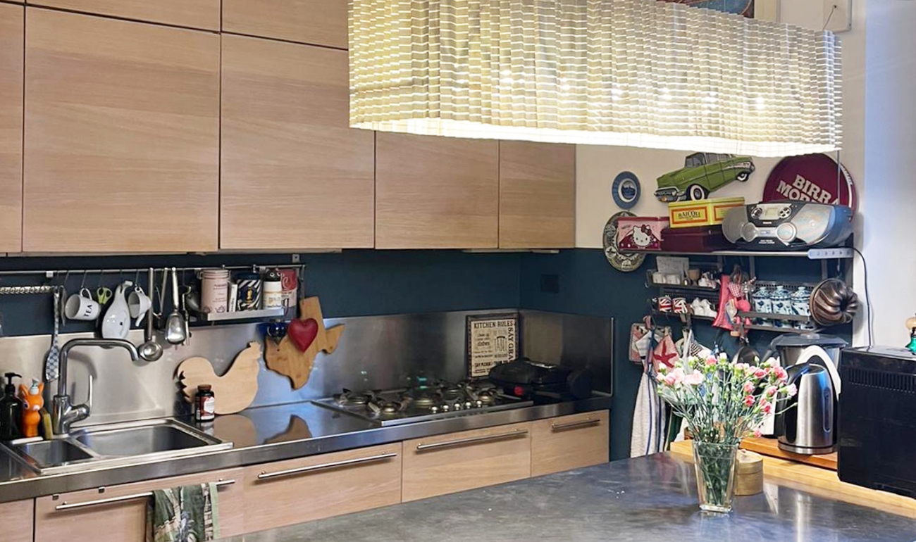La cocina del alojamiento en casa de familia en Milán