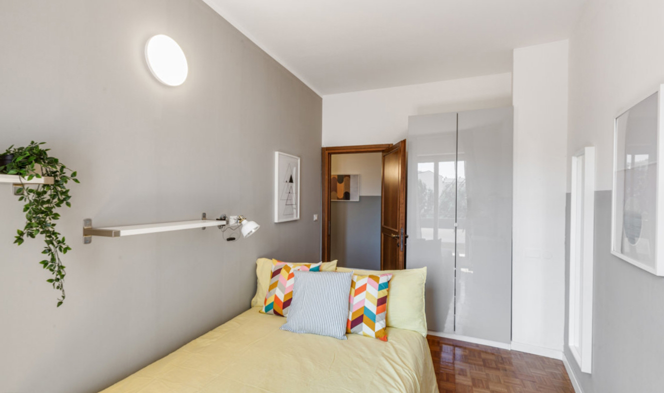 Schlafzimmer einer Wohngemeinschaft in Mailand 3
